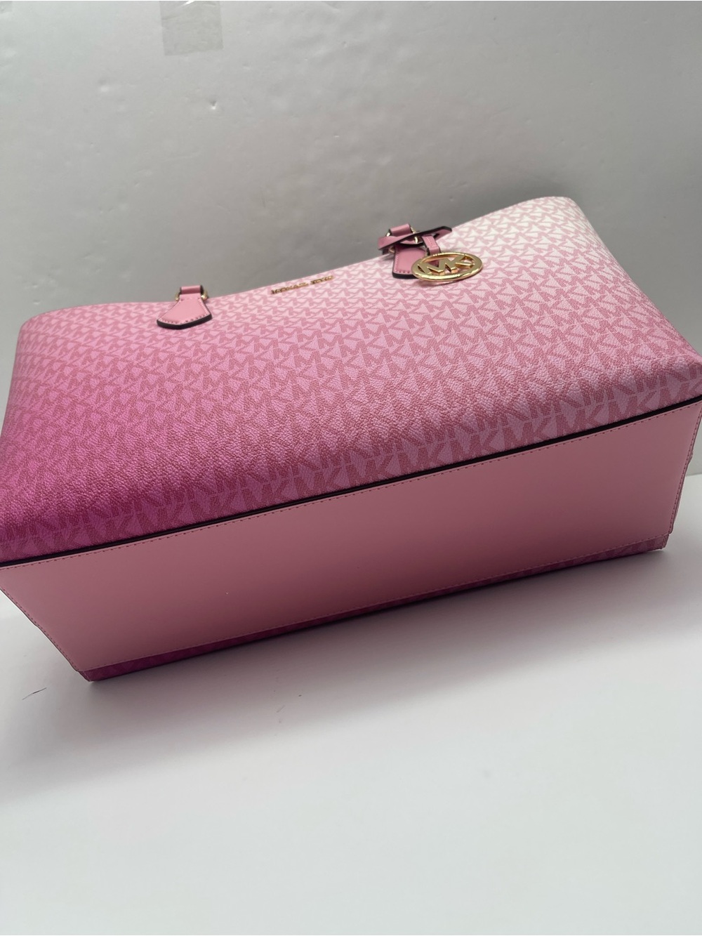 MICHAEL MICHAEL KORS SHEILA
CARNATION LG TOTE bag & Double Zip Ombré Lg Wallet - Picture 8 of 16